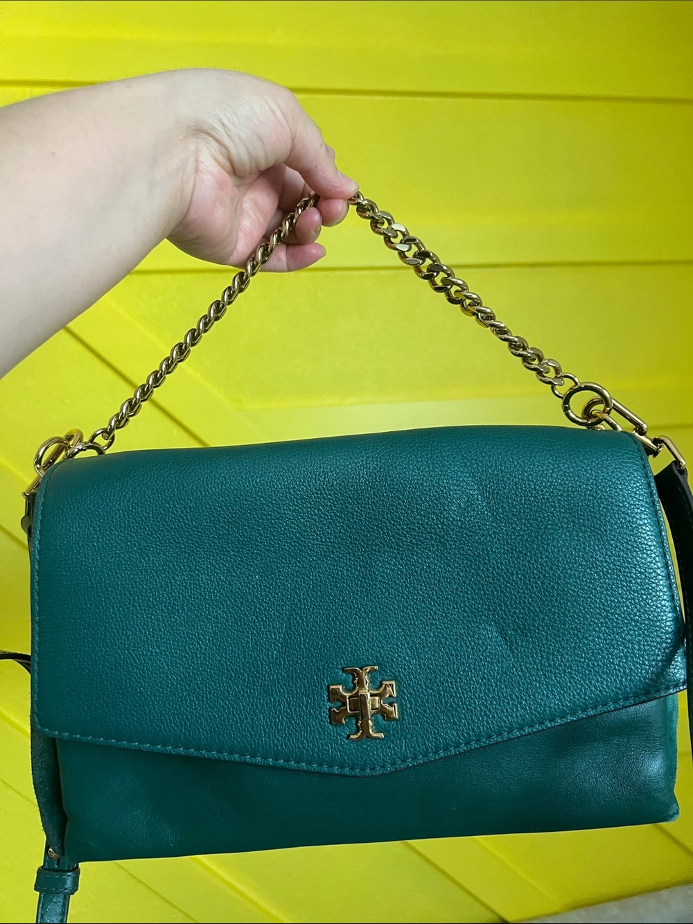 Authentic Tory Burch Emerald Green Leather Flap Crossbody with Gold Logo - Picture 4 of 10